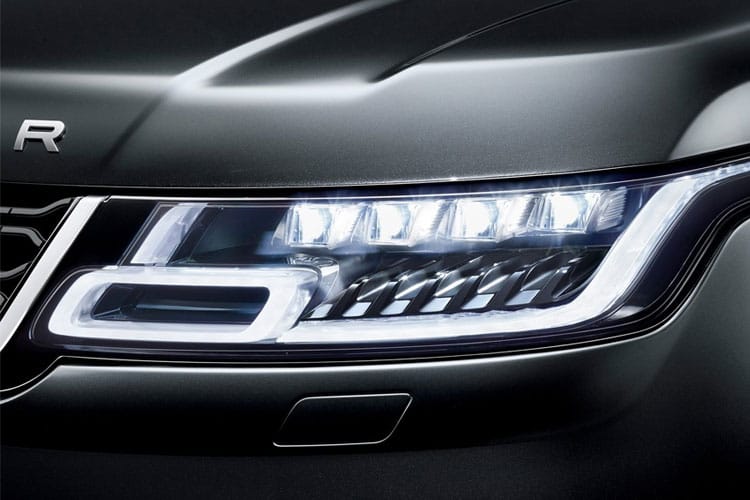 3972011 4.4 P635 V8 SV Black 5dr Auto