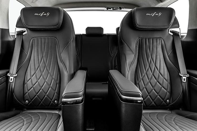 3942670 180kW Luxury [8 Seat] 90kWh 5dr Auto