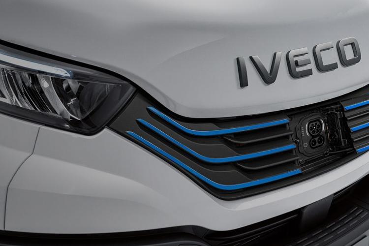 3959416 100kW 37kWh Van 3000 WB Auto