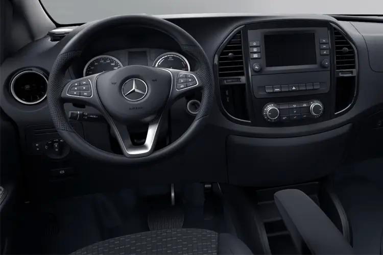 3943553 150kW 100kWh Pro 8-Seater Auto