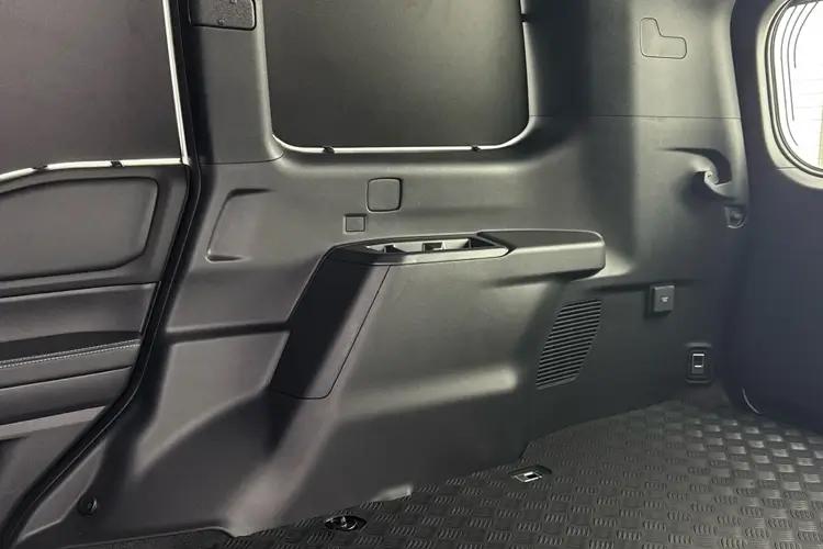 3979626 2.8D 205 Commercial Auto